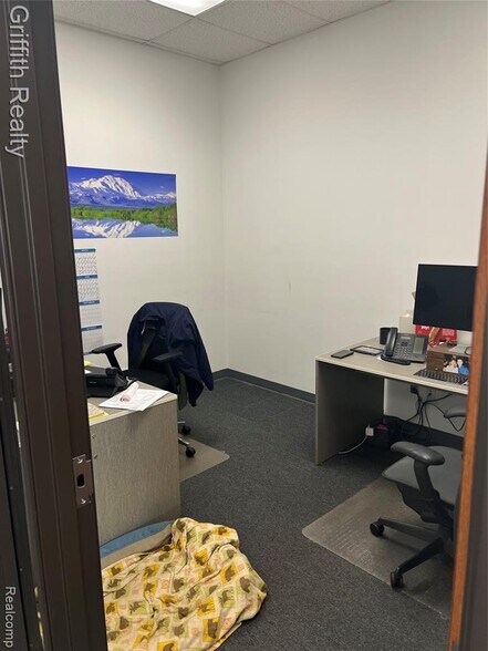 More Photos Of 5840-5936 Sterling Dr, Howell Flex For Lease