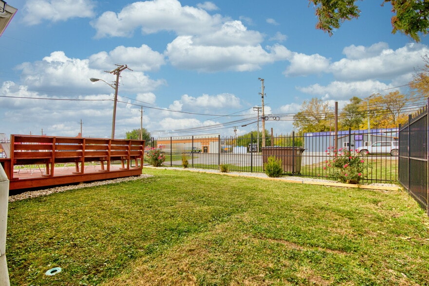 More Photos Of 4451 Old Allisonville Rd, Indianapolis Office For Sale