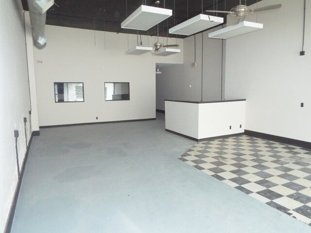 More Photos Of 122 E Broadway Ave, Enid Storefront Retail Office For Lease