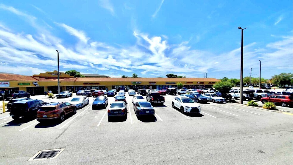 More Photos Of 10000-10042 University Blvd, Orlando General Retail For Lease