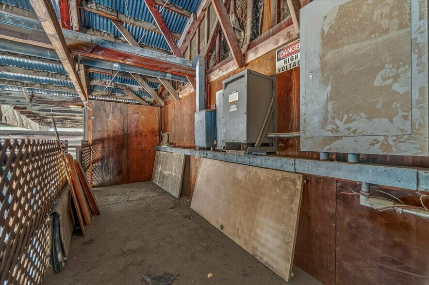 More Photos Of 708 N Pleasant Ave, Fresno Warehouse For Sale