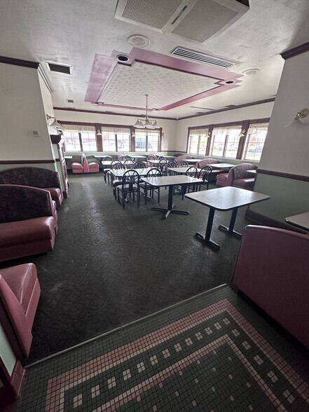 More Photos Of 2617 N Main St, Sheridan Freestanding For Sale