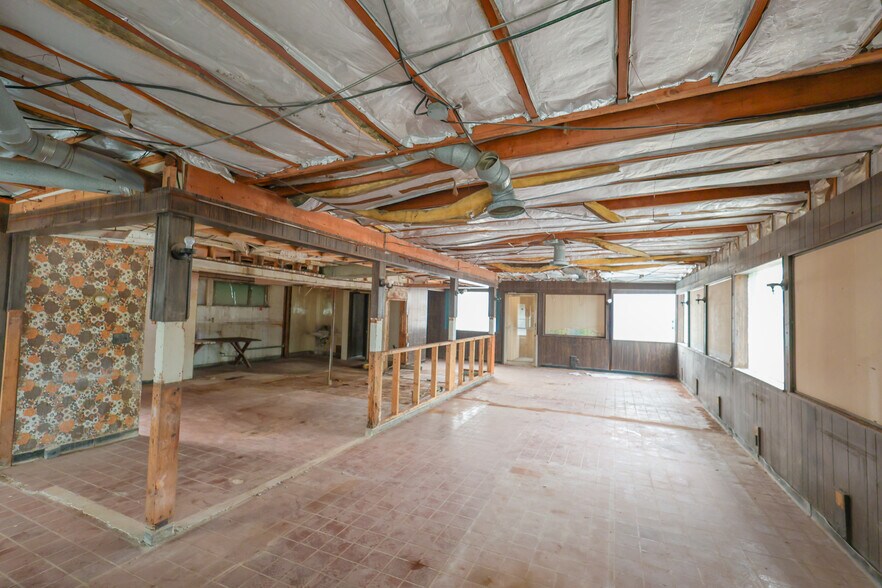 More Photos Of 819 E Colby St, Whitehall Freestanding For Sale