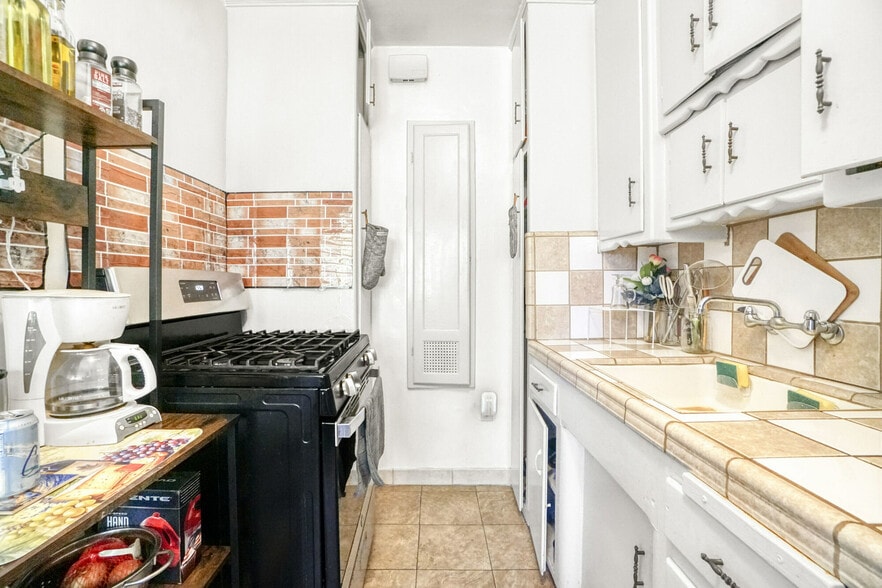 More Photos Of 2045 Penmar Ave, Venice Apartments For Sale