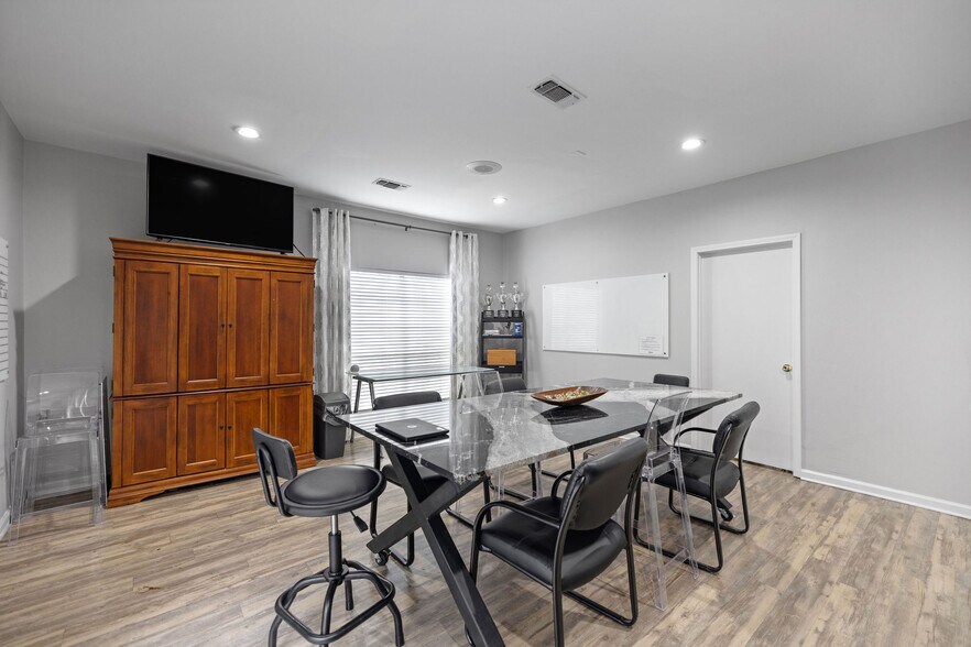 More Photos Of 7384-7388 Highland Dr, Baton Rouge Office For Sale