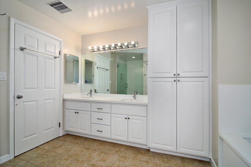More Photos Of 22839 Dolorosa St, Woodland Hills Multifamily For Lease