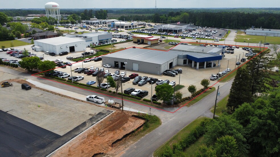 Primary Photo Of 1405 Lafayette Pky, Lagrange Auto Dealership For Sale