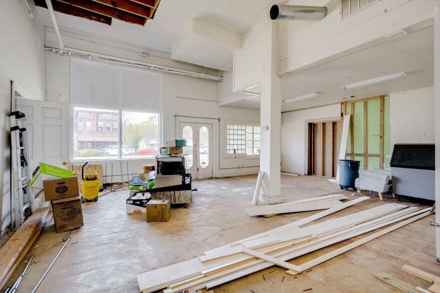 More Photos Of 111 Main Street, Lincolnton Flex For Sale