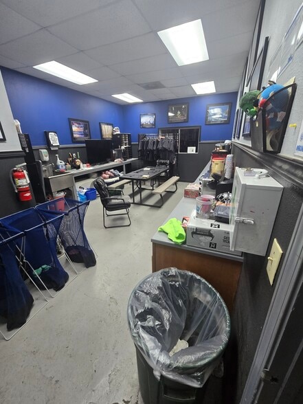 More Photos Of 13402 Western Oak Dr, Helotes Warehouse For Lease