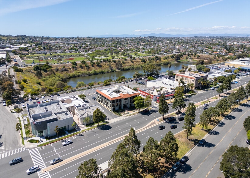 More Photos Of 23717 Hawthorne Blvd, Torrance Office For Lease