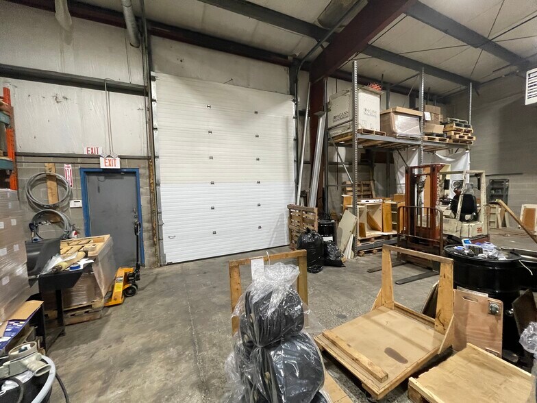 More Photos Of 576 Elgin St, Brantford Warehouse For Lease