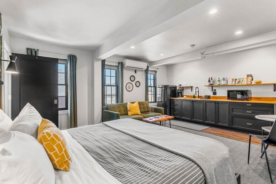 More Photos Of 409 The Hill, Portsmouth Hotel For Sale