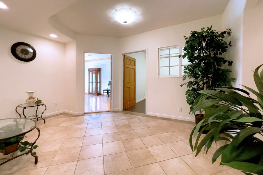 More Photos Of 12041-12043 Jefferson Blvd, Culver City Office For Sale