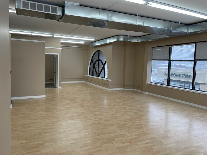 More Photos Of 6304 N Nagle Ave, Chicago Storefront For Lease