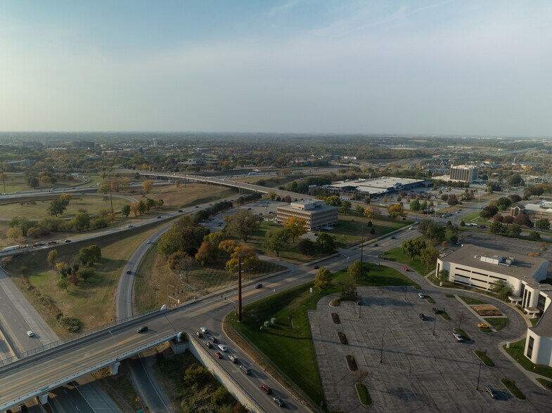 More Photos Of 5000 Westown Pky, West Des Moines Office For Lease