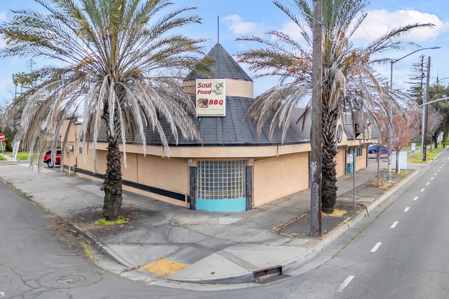 Primary Photo Of 4217 Stockton Blvd, Sacramento Bar For Lease