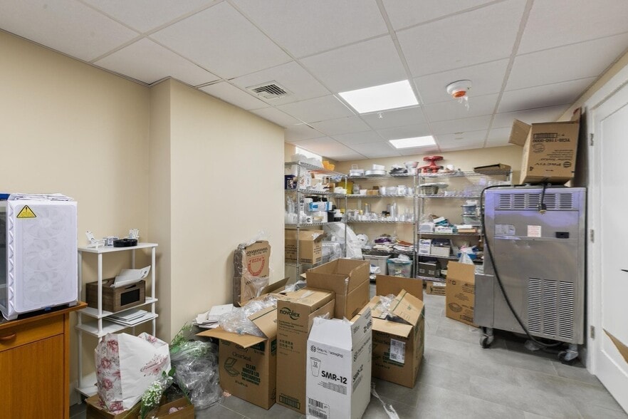 More Photos Of 98 Main St, Peabody General Retail For Sale