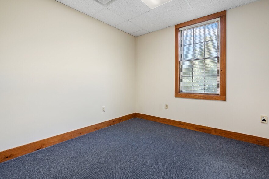 More Photos Of 41 Liberty Hill Rd, Henniker Medical For Sale