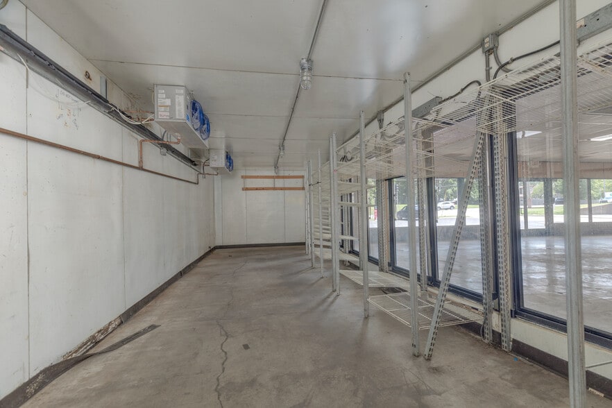 More Photos Of 2425 S Big Bend Blvd, Saint Louis Convenience Store For Sale