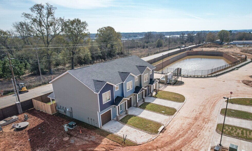 More Photos Of 14010 Longstreet rd, Willis Apartments For Sale