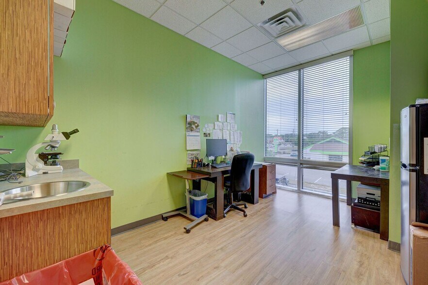 More Photos Of 1717 Shipyard Blvd, Wilmington Medical For Lease