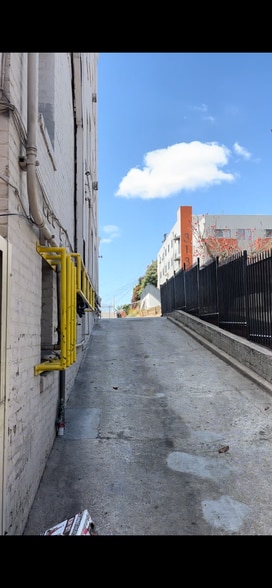 More Photos Of 4067-4075 1/2 Beverly Blvd, Los Angeles Storefront For Sale