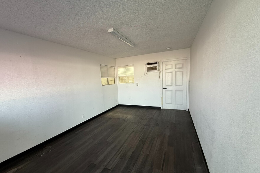 More Photos Of 3164 N Marks Ave, Fresno Warehouse For Sale