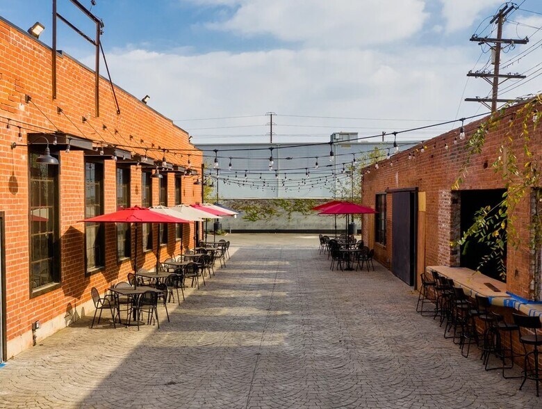 More Photos Of 912-1000 E 60th St, Los Angeles Unknown For Lease