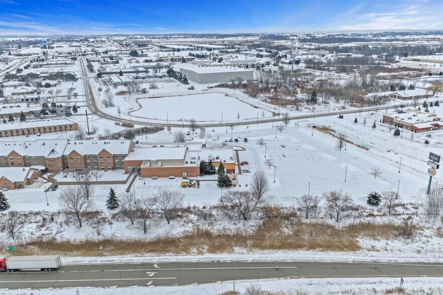 More Photos Of 850 Kepler Dr, Green Bay Restaurant For Sale