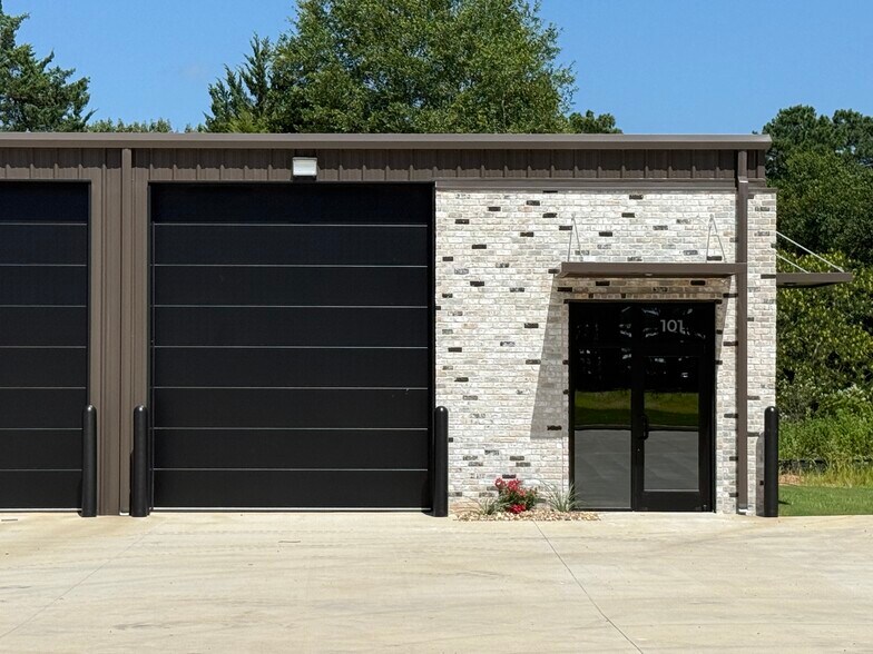 More Photos Of 12173 State 64 hwy, Tyler Showroom For Lease