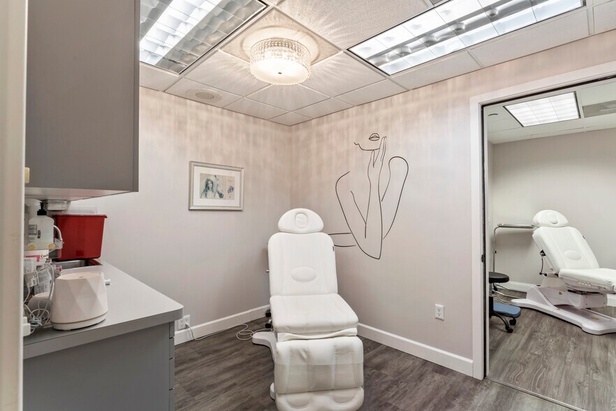 More Photos Of 148 East Ave, Norwalk Medical For Sale