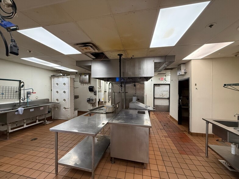 More Photos Of 1365 Jungermann Rd, Saint Peters Restaurant For Sale