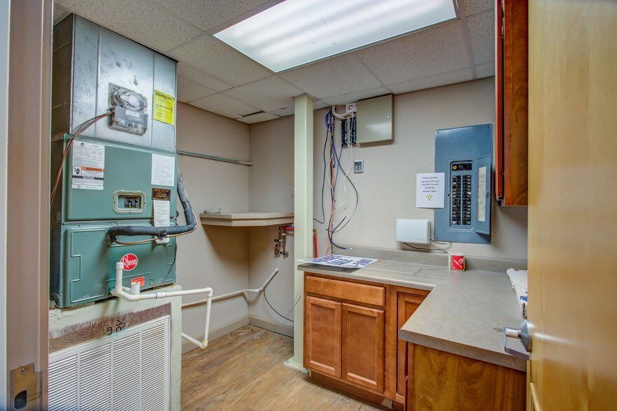 More Photos Of 108 Kelly Rd, Niceville Showroom For Lease