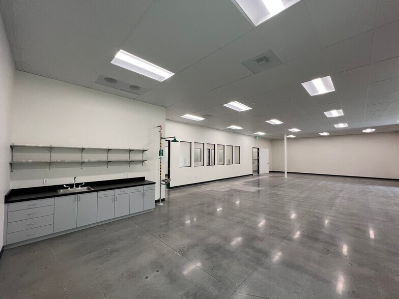 More Photos Of 7090 Miratech Dr, San Diego Unknown For Lease