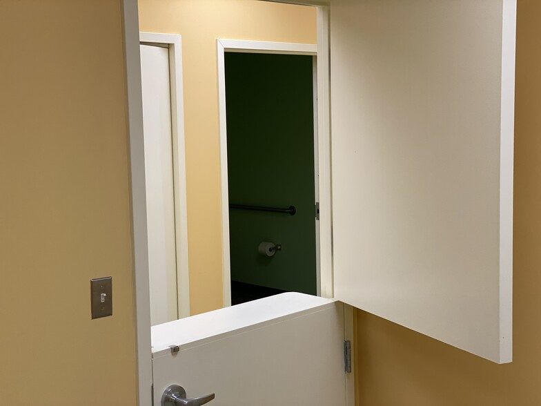 More Photos Of 44355 Premier Plaza, Ashburn Office For Sale