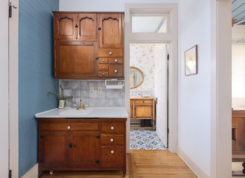 More Photos Of 1304 Guadalupe St, Austin Office For Lease