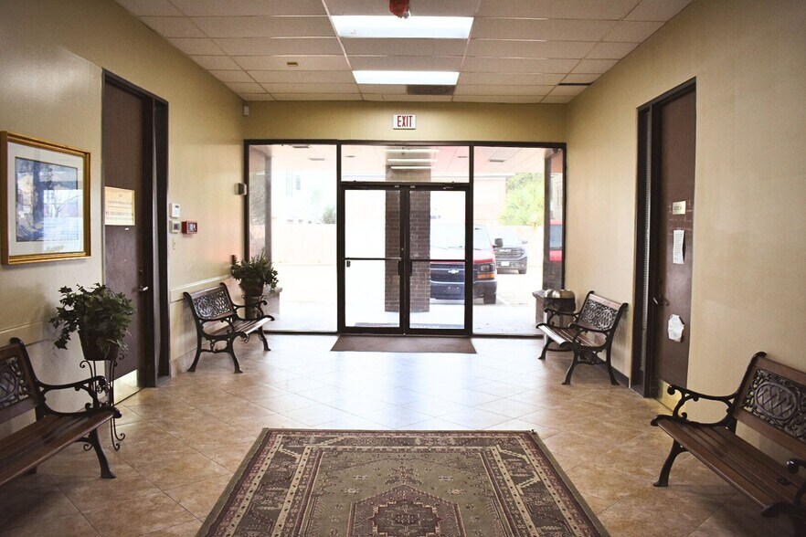 More Photos Of 2424 Hamilton St, Houston Medical For Lease