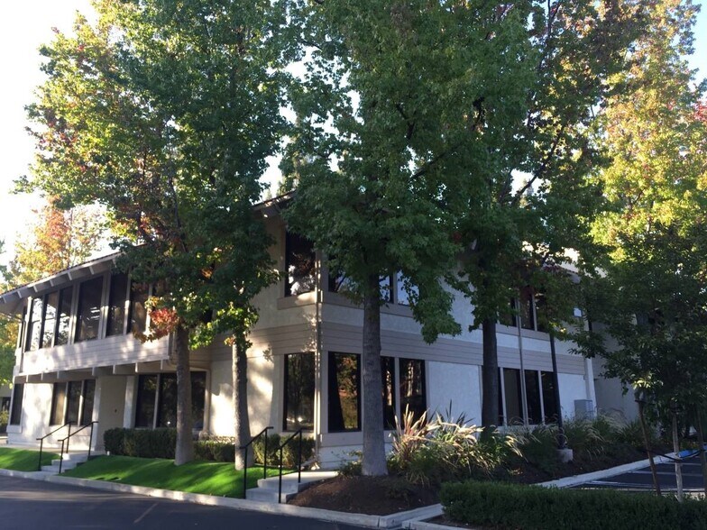 More Photos Of 128 Auburn Ct, Westlake Village Medical For Lease