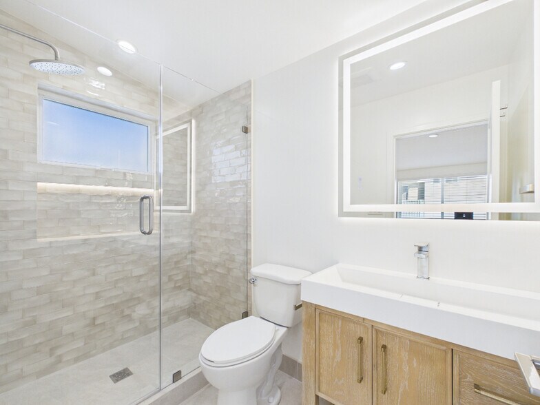 More Photos Of 11967 Bray St, Culver City Apartments For Sale