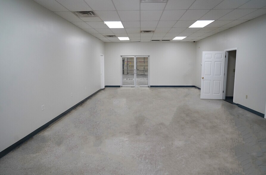 More Photos Of 4102 Highway 29 N, Belton Light Manufacturing For Lease