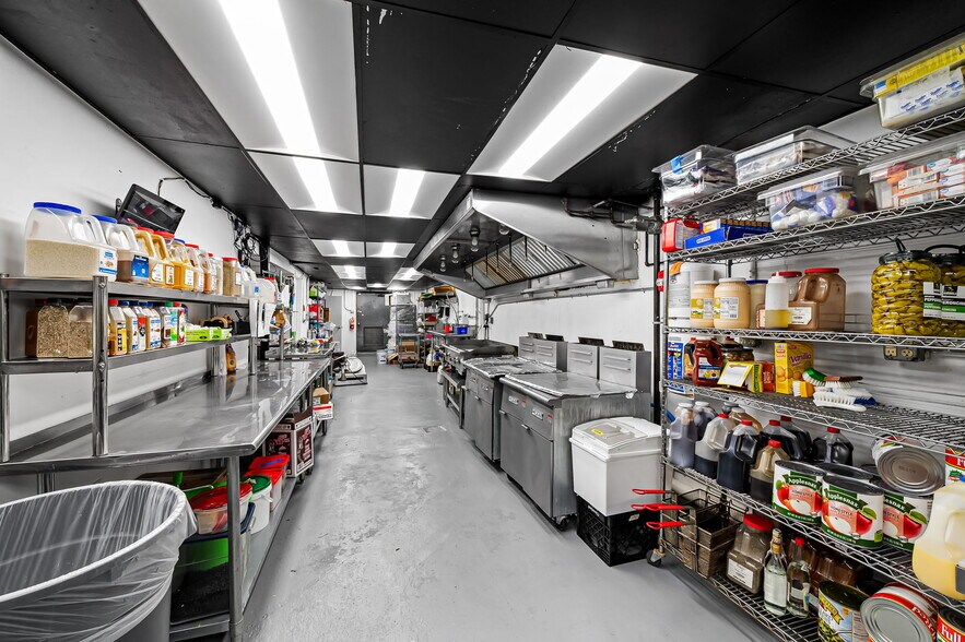 More Photos Of 13 W Allegheny Ave, Towson Storefront For Sale