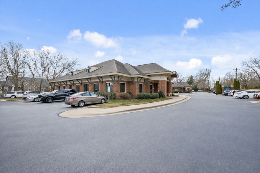 More Photos Of 1107 S Fifth St, Mebane Medical For Lease