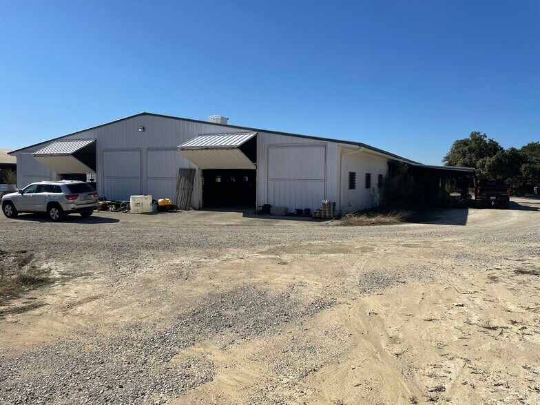 More Photos Of 4923 Cypress Ranch Blvd, Spicewood Warehouse For Lease