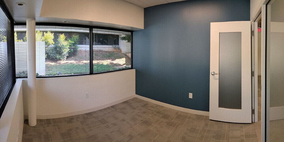 More Photos Of 421 Minuet Ln, Charlotte Office For Lease