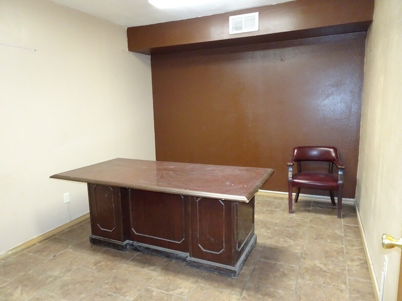 More Photos Of 1409 E Highway 350, Big Spring Industrial For Sale