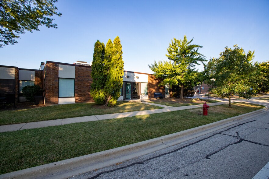 More Photos Of 865-909 E Wilmette Rd, Palatine Medical For Lease