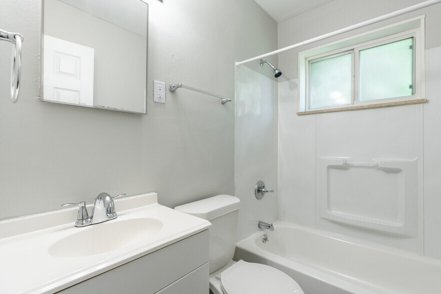 More Photos Of 1100 Indian Circle Dr, Olivette Apartments For Sale