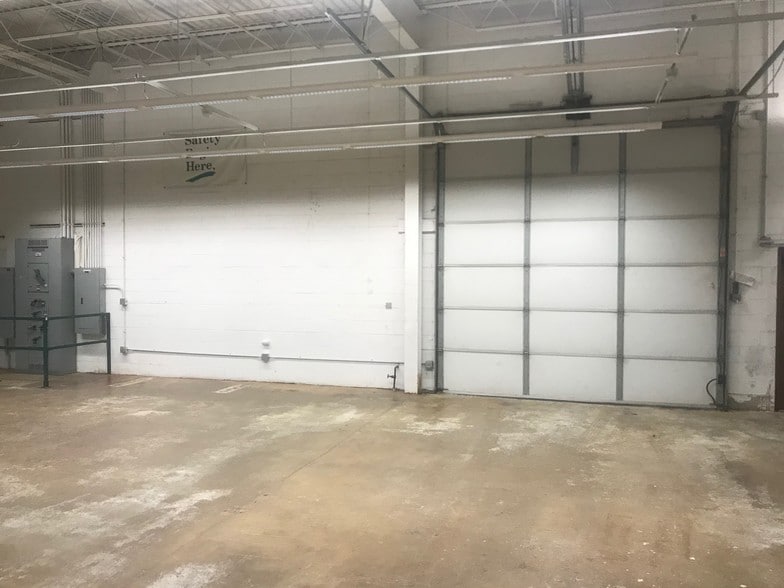 More Photos Of 5834 W Howard St, Skokie Warehouse For Sale