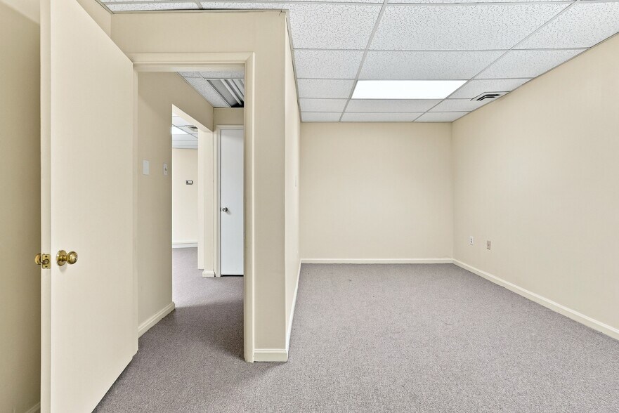 More Photos Of 3506 Memorial Ave, Lynchburg Office For Sale