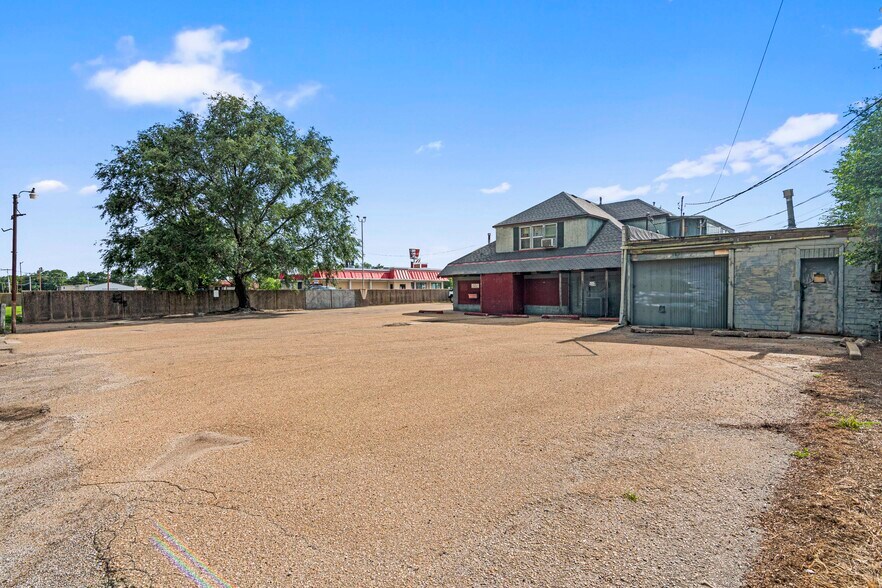 More Photos Of 1834 NW Topeka Blvd, Topeka General Retail For Sale